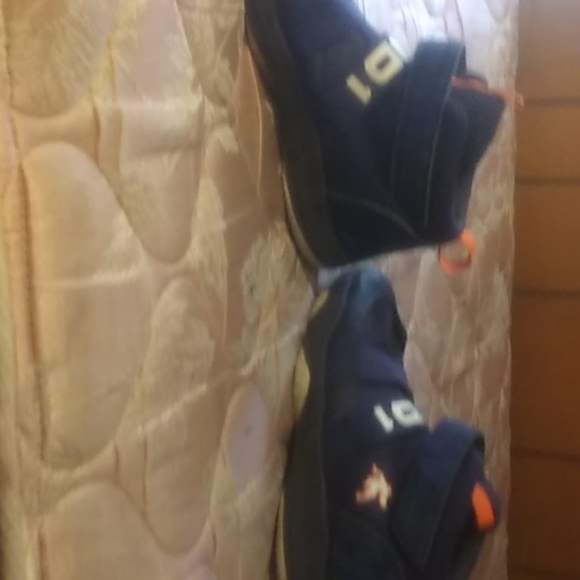 Shoes - Picture 2 of 3